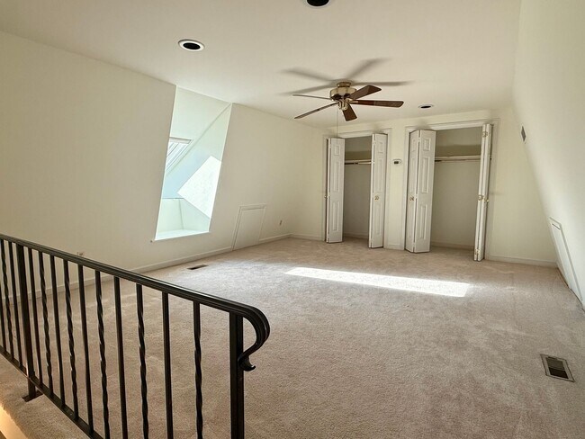 Building Photo - 71 Oak Knoll Dr