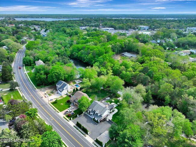Building Photo - 620 Brookside Dr