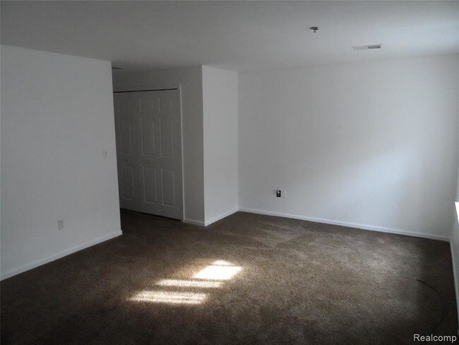 Building Photo - 14321 Vauxhall Dr
