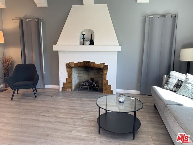 Building Photo - 1123 S Clark Dr