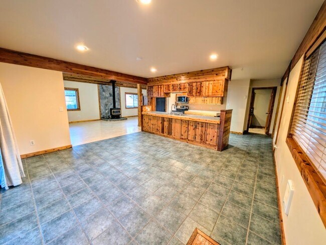 Building Photo - Cozy Northwest Living in Lake Minterwood – Spacious Home with Garage