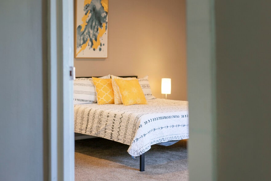 Building Photo - 23600 NE 10th Ave