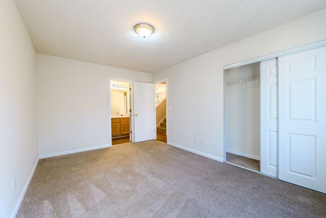 Building Photo - 263 Silver Ridge Dr