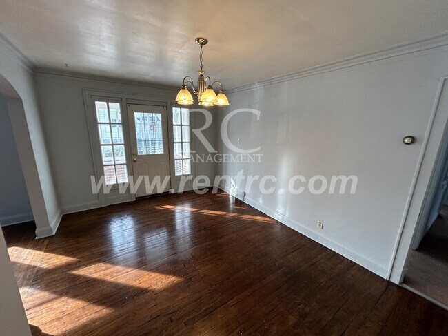 Building Photo - 1202 Walnut-