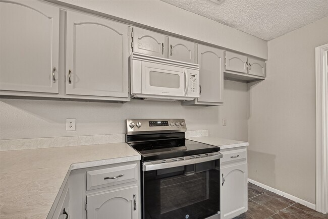Building Photo - 16451 Cavendish Dr