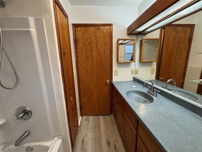 Building Photo - 1859 Cromwell Dr