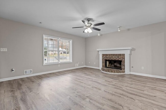 Building Photo - 631 Saddlewood Dr