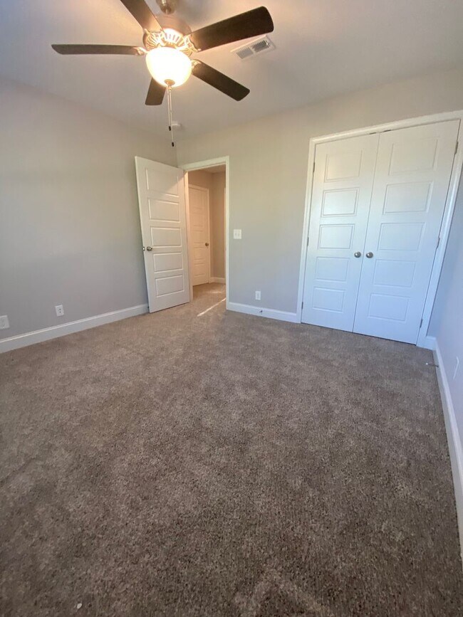 Building Photo - 1/2 off 1st months rent