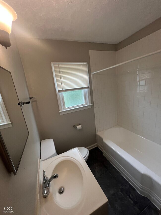 Building Photo - 5322 E 19th Pl