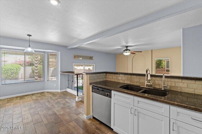 Building Photo - 3260 S Laguna Dr