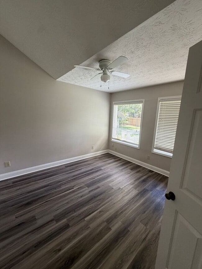 Building Photo - Cozy 3 bedroom 2 bath ranch duplex!