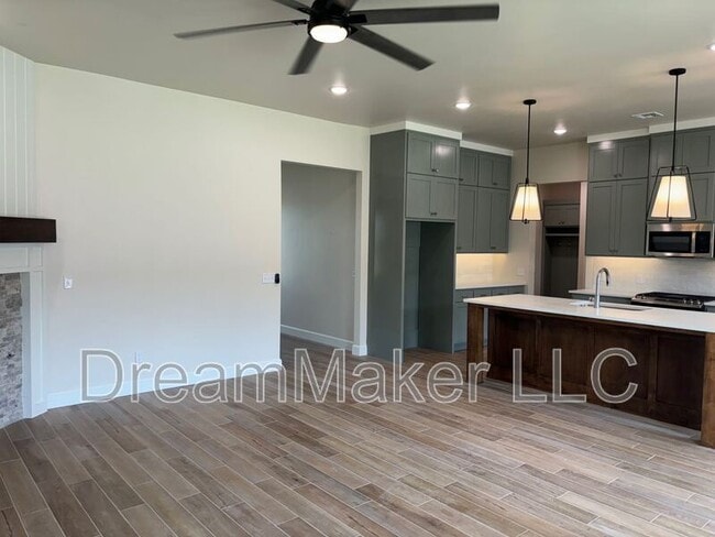 Building Photo - 3002 Hollow Crest Ln