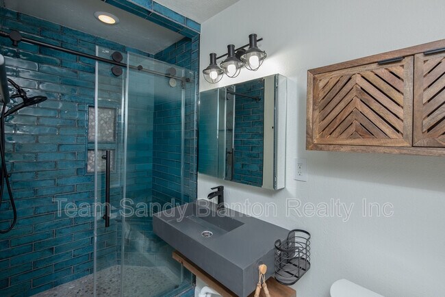 Building Photo - 3995 Tom Ln Dr