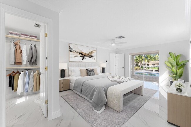 Building Photo - 2443 NE 26th St