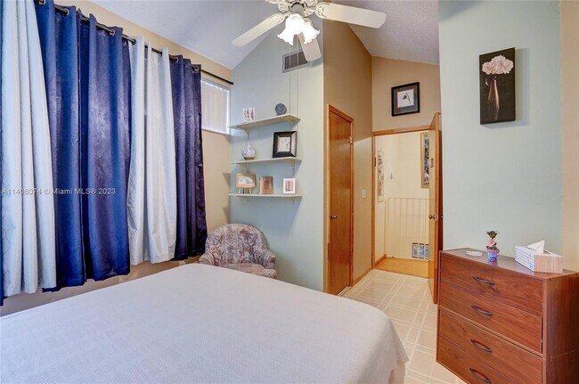 Building Photo - 662 Woodgate Ln