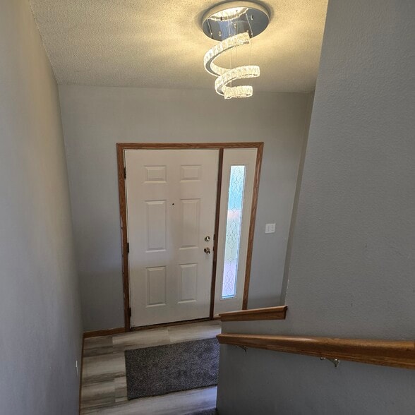 Front Door Landing - 1415 Kodiak Ct