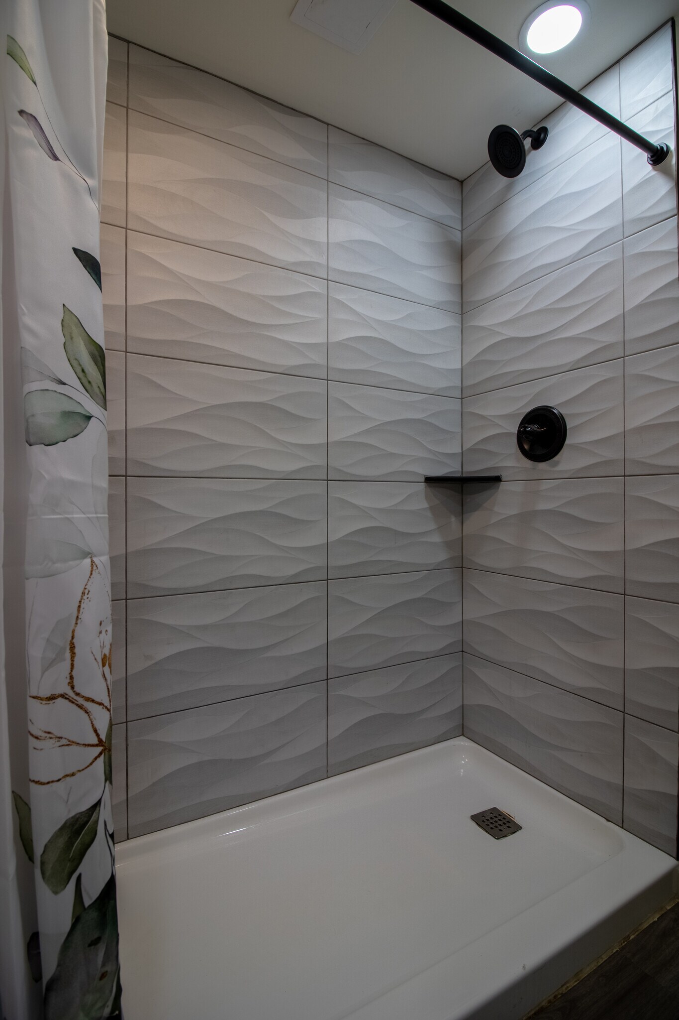 shower/bathroom - 614 Barchester Dr