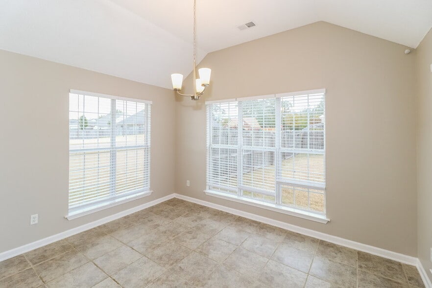 Building Photo - 6499 Sandbourne E