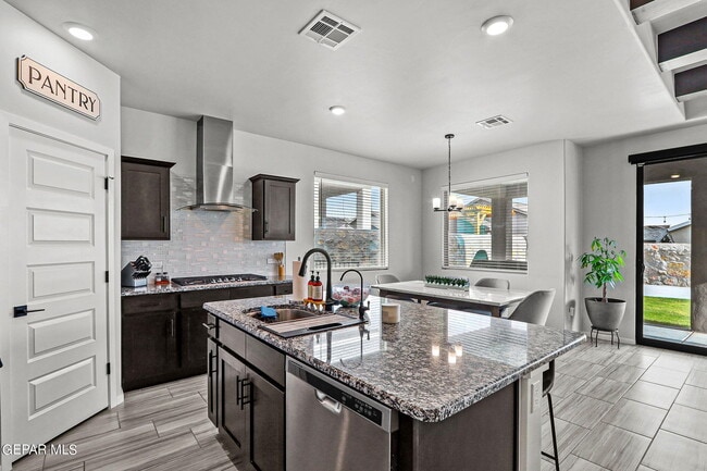 Building Photo - 840 Via Glorieta