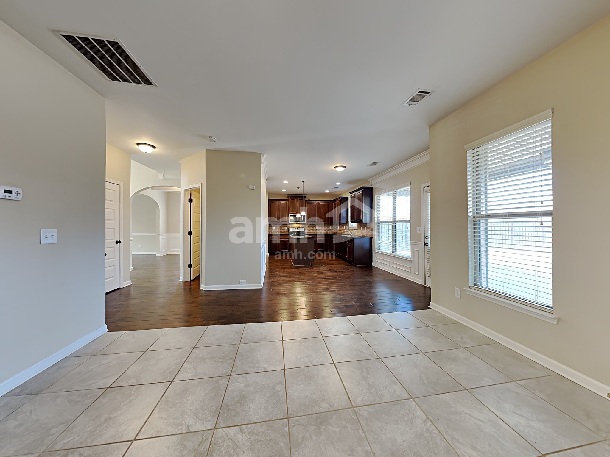 Building Photo - 137 Border Ave