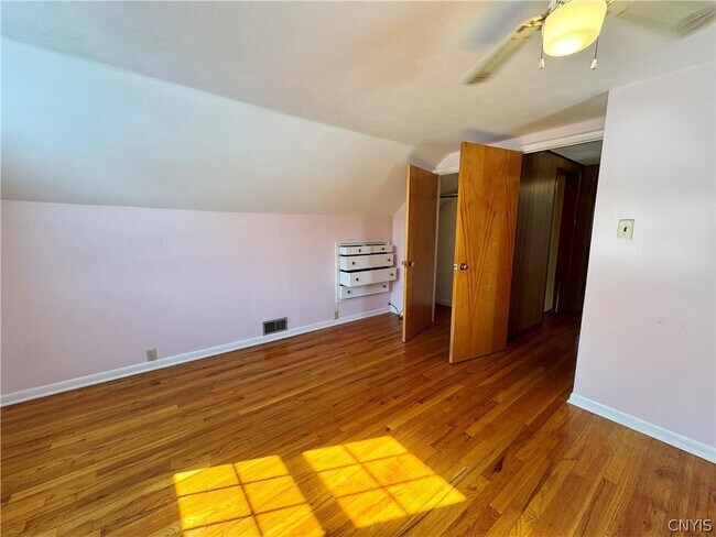 Building Photo - 5291 Abbe Dr