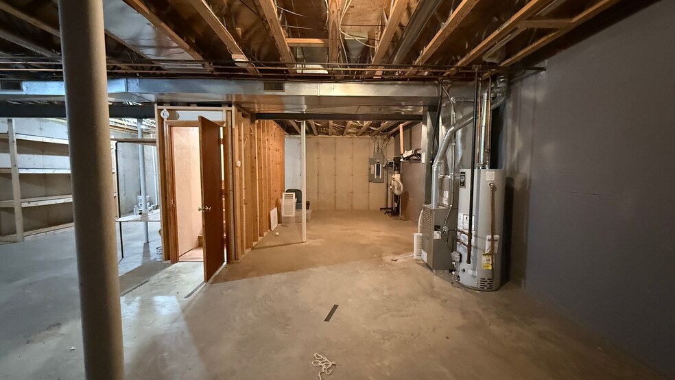 Building Photo - 213 Mueller Ln