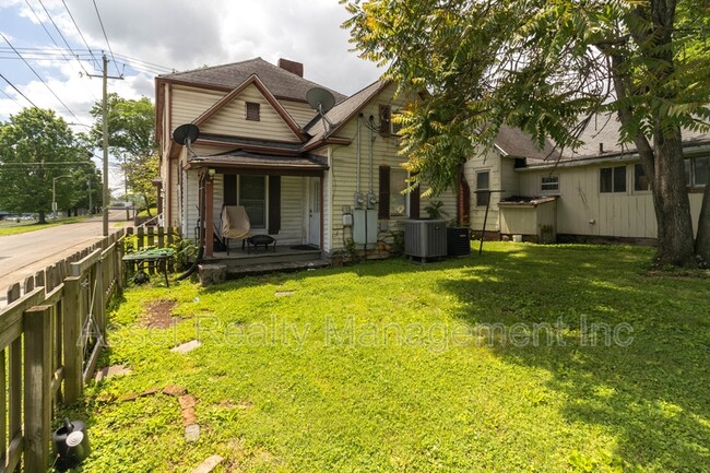 Building Photo - 1401 Hannah Ave