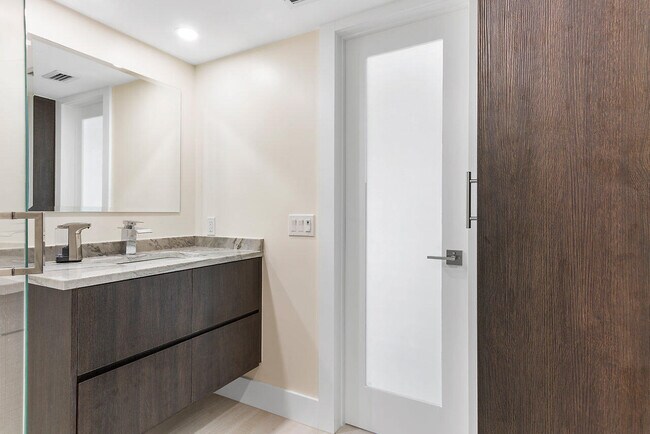 Building Photo - 1160 Hillsboro Mile