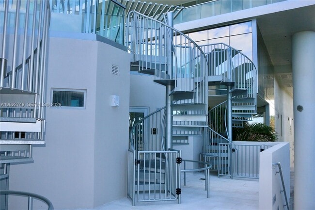 Building Photo - 18501 Collins Ave