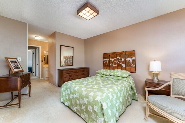 Building Photo - Lakeside, fully furnished, two bedroom, one bath townhome with enclosed garage.