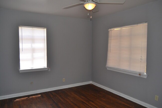 Building Photo - 709 Northside Dr