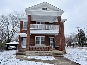 Building Photo - 1102 Tates Creek Rd