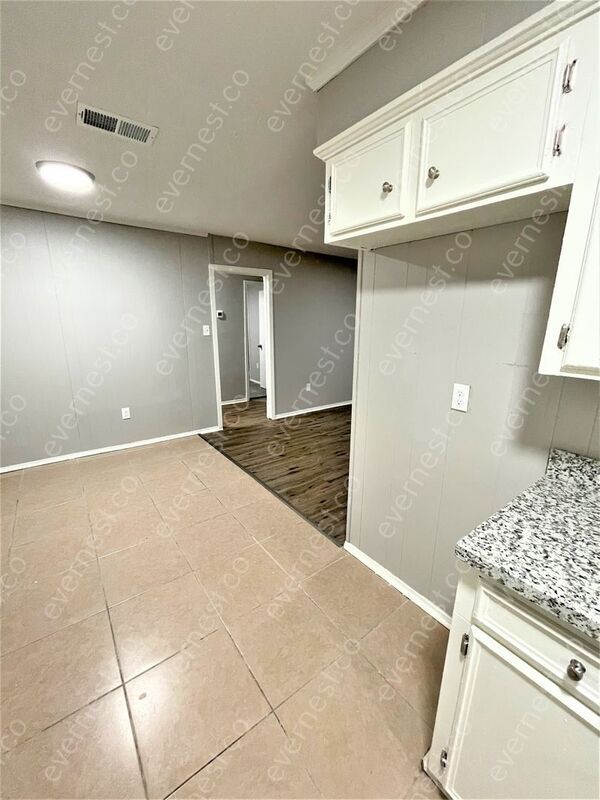 Building Photo - 6691 Lake Forest Dr