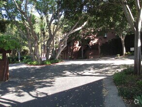 Building Photo - Santa Barbara Townhome