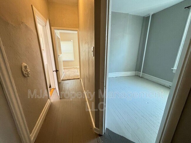 Building Photo - 1631 S 500 E