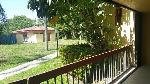 Building Photo - 733 SE 1st Way