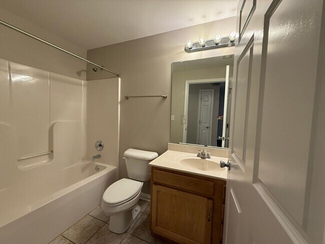 Building Photo - Beautiful 2 Bedroom Condo in Dorsey Village