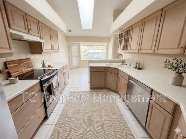 Building Photo - 20 Clarendon Ct N