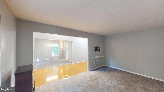 Building Photo - 202 Lakeside Loop