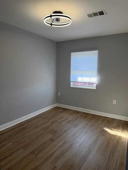 Building Photo - 601 Colonial Ave