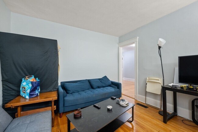 Building Photo - 18 Claymoss Rd