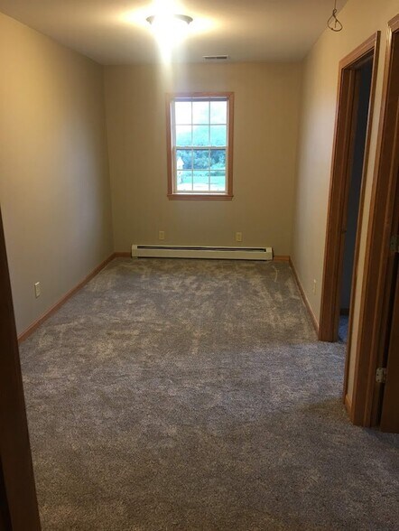Building Photo - 411 Darlene Dr