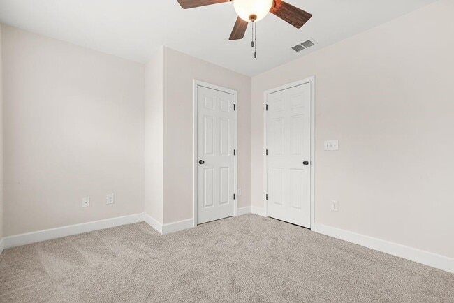 Building Photo - 2550 Sibley Dr