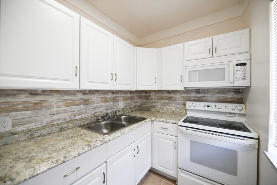 Building Photo - 1504 NW 4th Ave