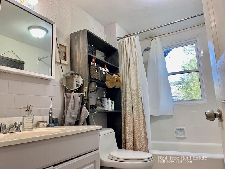 Building Photo - 41 Auburn St