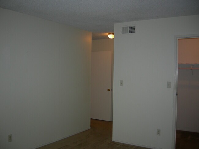 Building Photo - 310 Tradewinds Dr