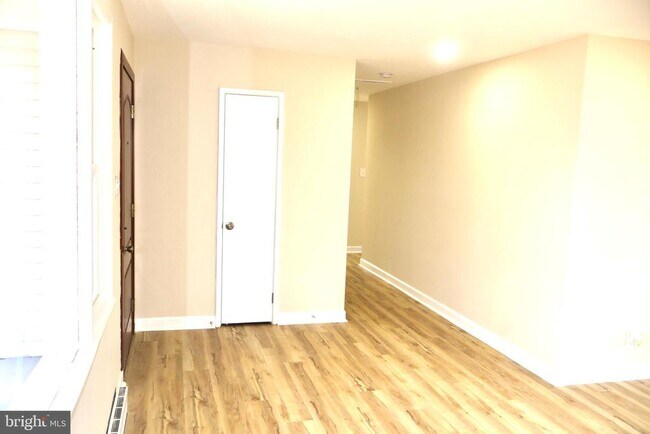 Building Photo - 147 Deacon Rd