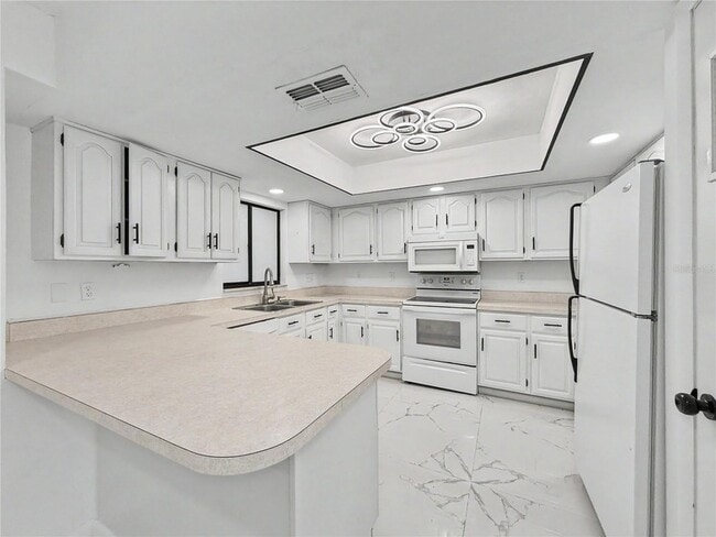 Building Photo - 2101 Hibiscus Rd