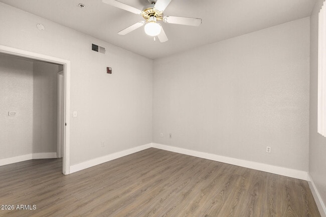 Building Photo - 5401 E Van Buren St