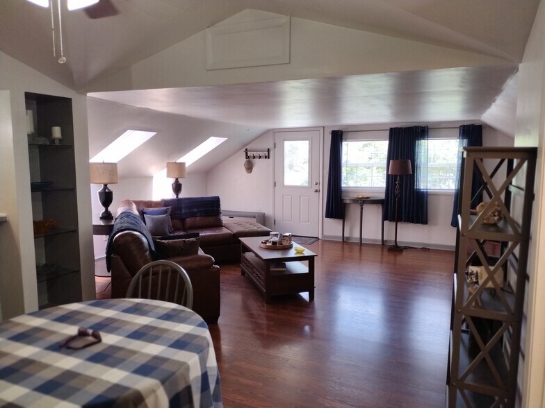 Building Photo - 2328 Cedar Ln